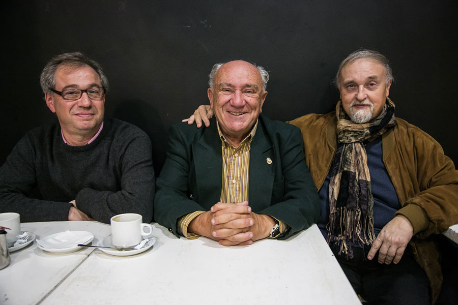Miguel Ángel, Francisco y Miguel, cabezas visibles de la Peña Madridista Boadilla del Monte. Imagen: Emilio Navas.
