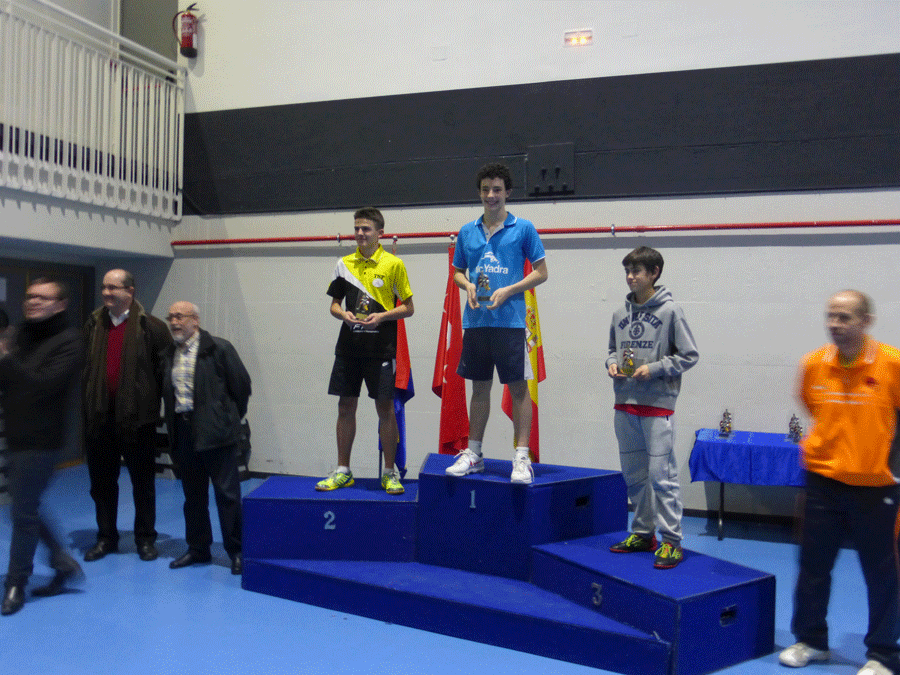 Ganadores del campeonato de tenis de mesa celebrado el pasado fin de semana en Móstoles.