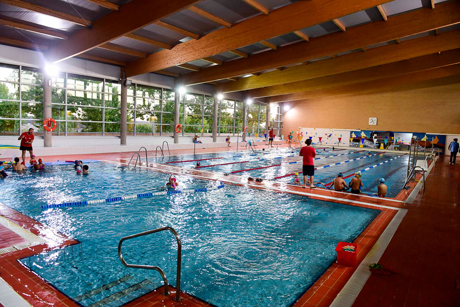 300 plazas libres en la piscina municipal