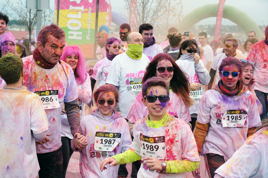 Holi Life: 2.000 personas participaron en la carrera de colores