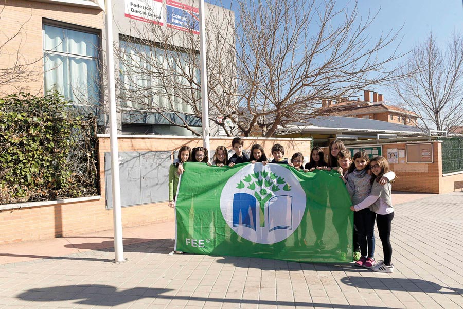 El colegio Federico García Lorca renueva su bandera verde