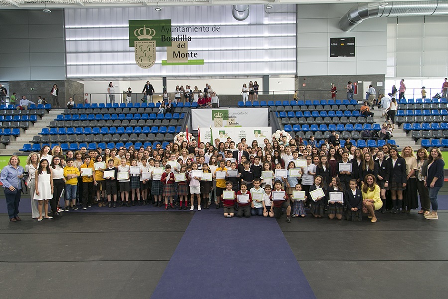 Premio para los estudiantes más brillantes y solidarios.