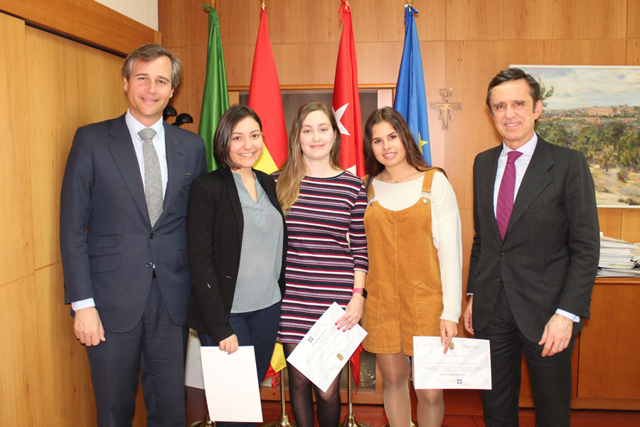 Tres alumnas reciben la beca a la excelencia de la UFV