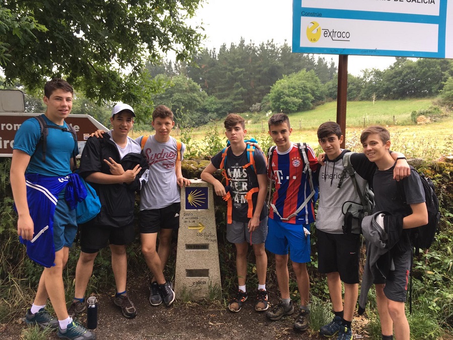 Alumnos del Cavi, en el Camino de Santiago.