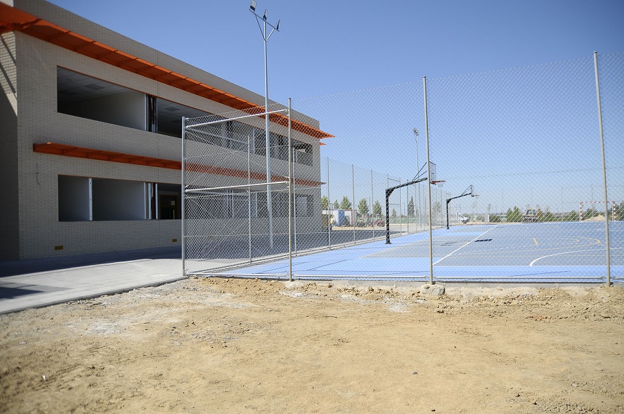 El presidente regional visita el nuevo instituto.