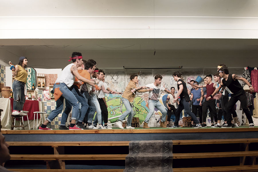 Durante la representación de la obra West side story. West side story.