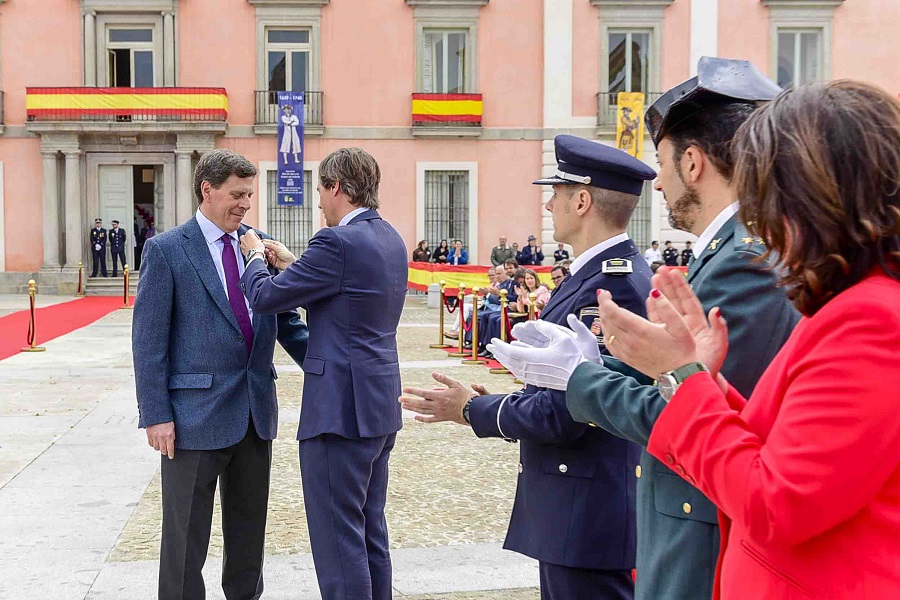 El padre de Diana Quer, Medalla de la Policía Local 