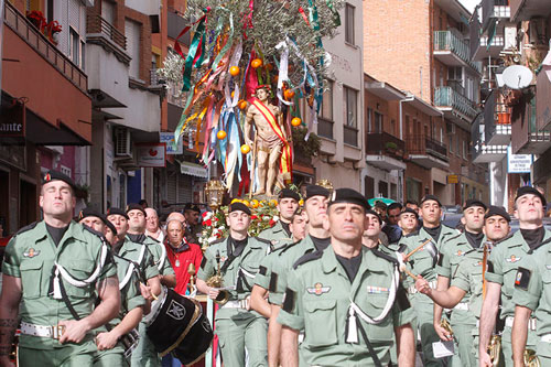 Imágenes de la procesión de San Sebastián del año pasado, acompañados por la banda de cornetas y tambores de de los Caballeros Legionarios Paracaidistas de Paracuellos del Jarama. Celebración San Sebastián 2015