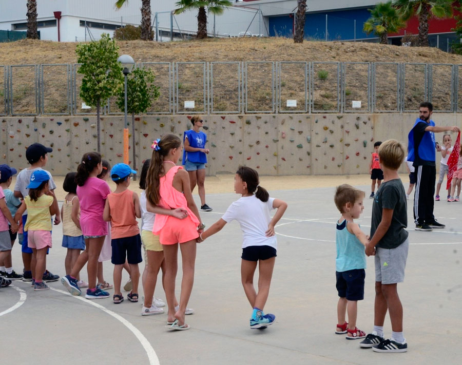 31 niños becados en los campamentos de verano