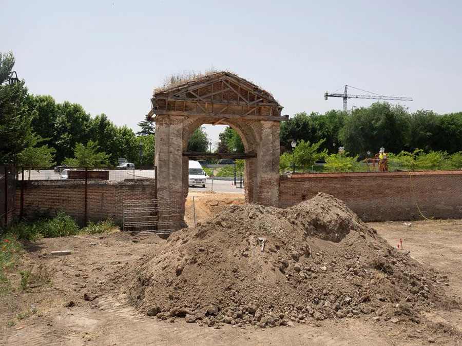 Rehabilitación de los muros y portones de acceso a las huertas 