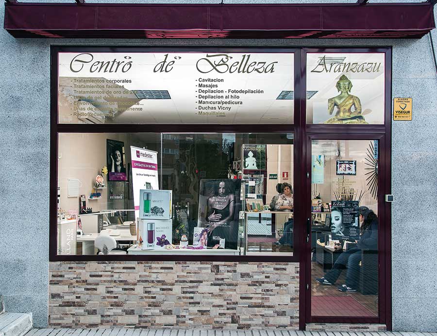 Fachada del centro de belleza Aranzazu.