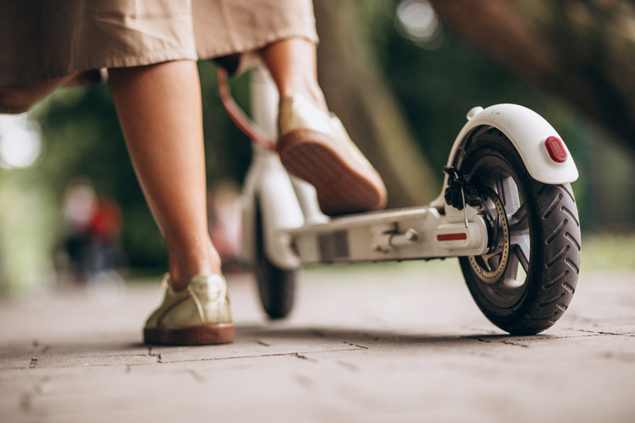 La DGT publica las normas de uso de los patinetes eléctricos