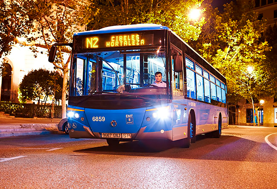 Paradas a demanda, para mujeres y menores, en los autobuses nocturnos