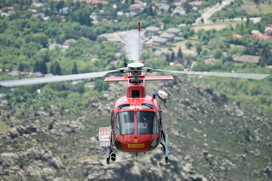 Helicóptero del Grupo Especial de Rescate en Altura (GERA) del Cuerpo de Bomberos de la Comunidad de Madrid