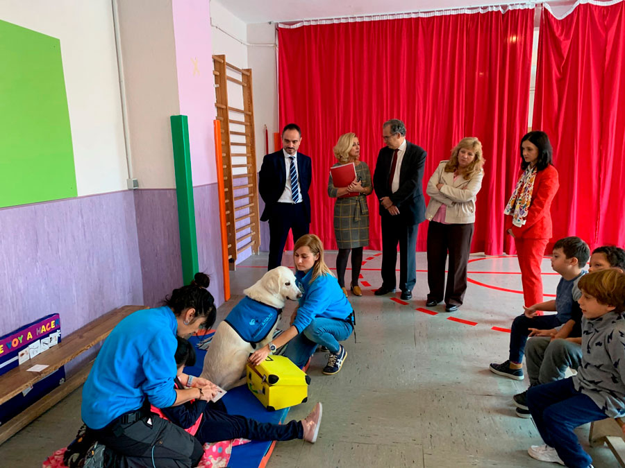 El consejero de Educación y Juventud de la Comunidad de Madrid, Enrique Ossorio, en su visita al Centro Público de Educación Especial (CPEE) La Quinta de El Pardo. 