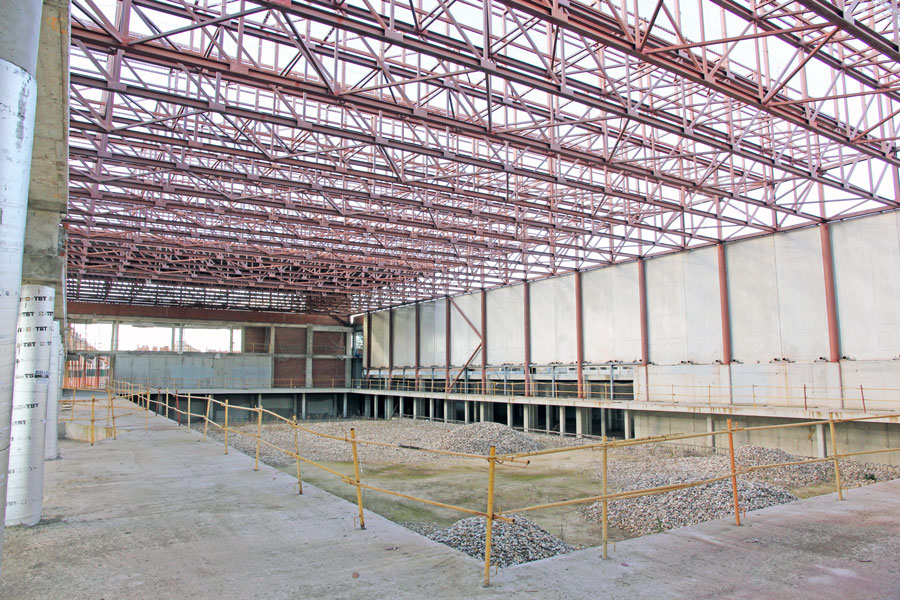 Zona de la piscina del Complejo Deportivo Condesa de Chinchón, en Boadilla del Monte