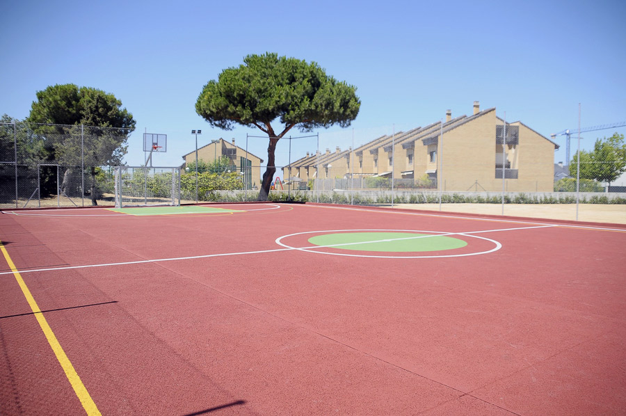 Abierta la nueva pista de fútbol sala y baloncesto en Cabo de Peñas