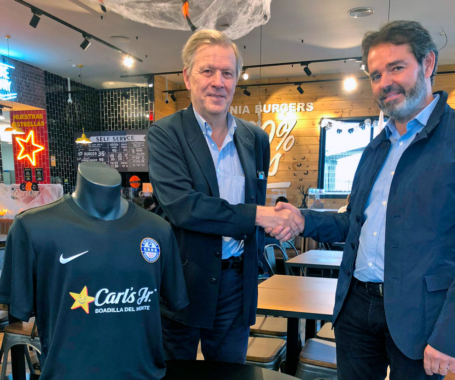 Firma del acuerdo de patrocinio y colaboración entre el Nuevo Boadilla y Carl's Jr