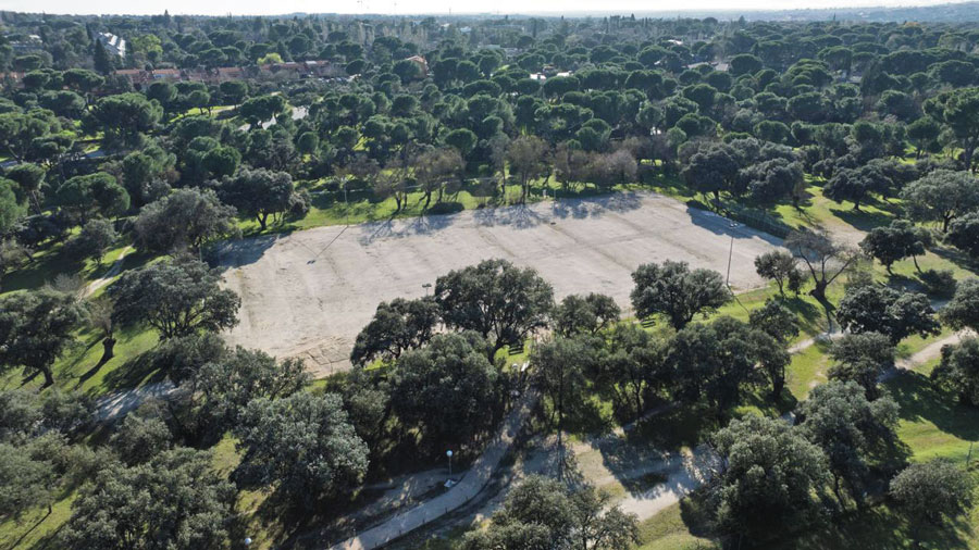 Antiguo campo de fútbol de tierra de Montepríncipe. El Ayuntamiento restaurará ahora la zona, que convertirá en un espacio de ocio infantil, de paseo y con circuitos para la práctica de ejercicio físico Antiguo campo de fútbol de tierra de Montepríncipe. El Ayuntamiento restaurará ahora la zona, que convertirá en un espacio de ocio infantil, de paseo y con circuitos para la práctica de ejercicio físico