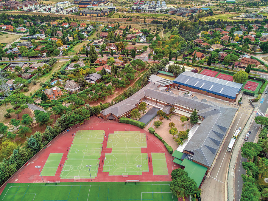 Mirabal International School, 40 años en primera línea