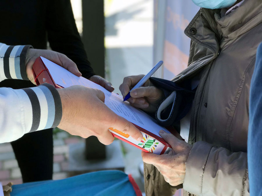 El PP sale a la calle a recoger firmas contra la ley Celaá