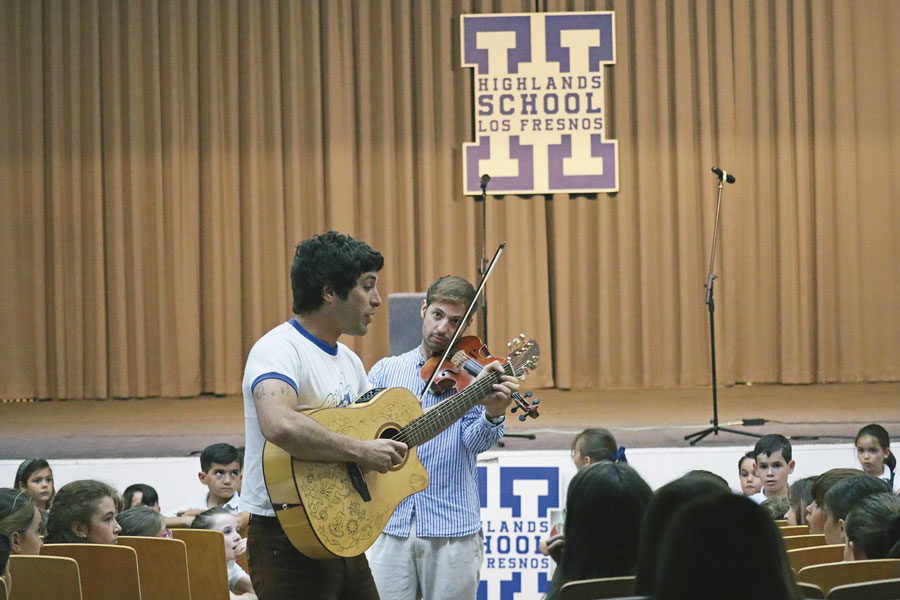 Highlands School Los Fresnos, escenario del concierto AmplificARTE