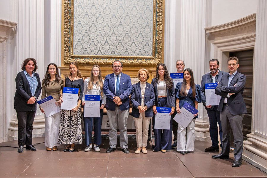 Siete alumnos de Boadilla reciben las becas Merit que ofrece la Universidad CEU San Pablo Siete alumnos de Boadilla reciben las becas Merit que ofrece la Universidad CEU San Pablo