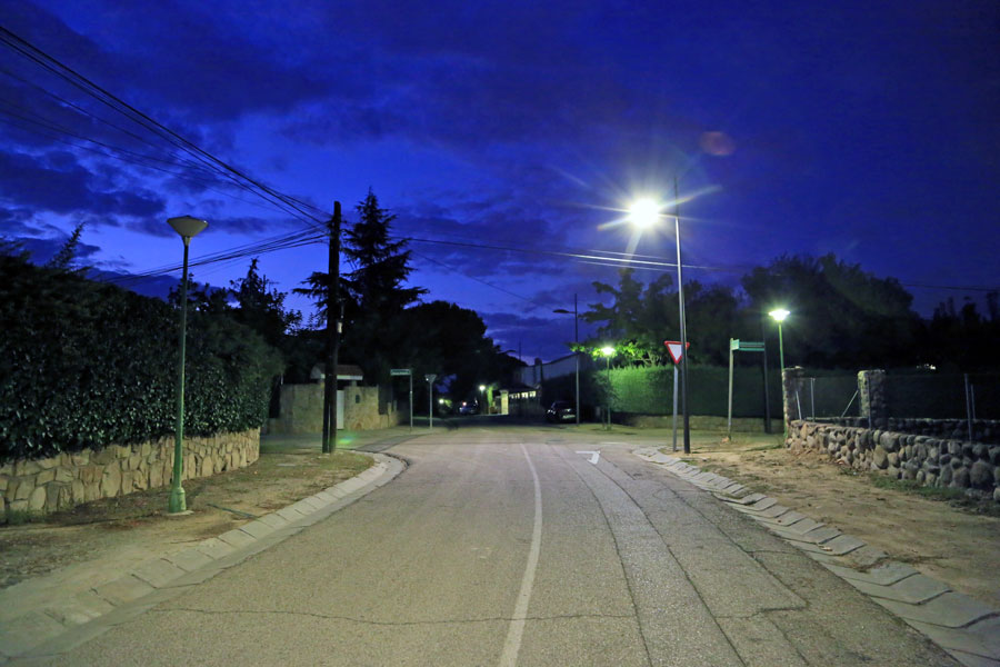 La iluminación de las calles de la urbanización Olivar de Mirabal es con LEDs