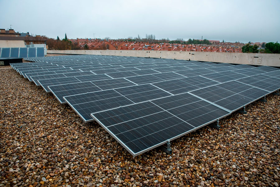 Licitada la instalación de placas fotovoltaicas en tres edificios municipales más de Boadilla del Monte