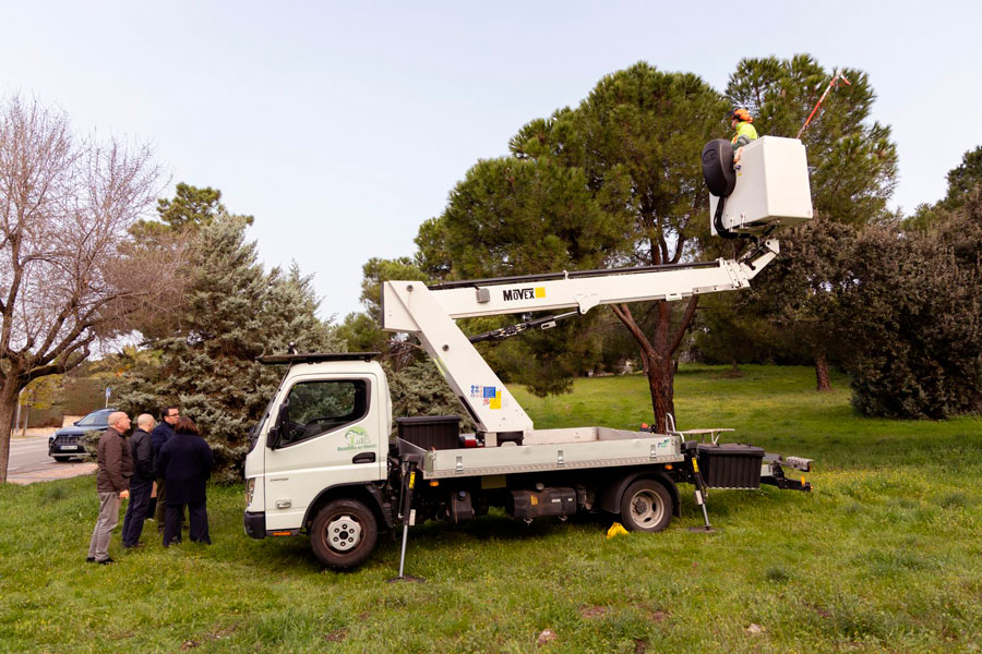Campaña anual de control de la procesionaria del pino en Boadilla del Monte, en marcha Campaña anual de control de la procesionaria del pino en Boadilla del Monte, en marcha