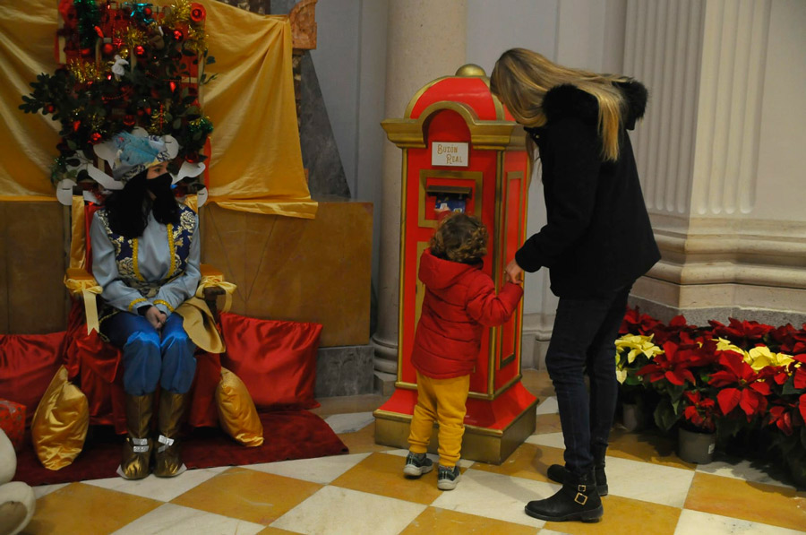 Los niños de Boadilla del Monte pueden entregar al cartero real su carta para los Reyes Magos