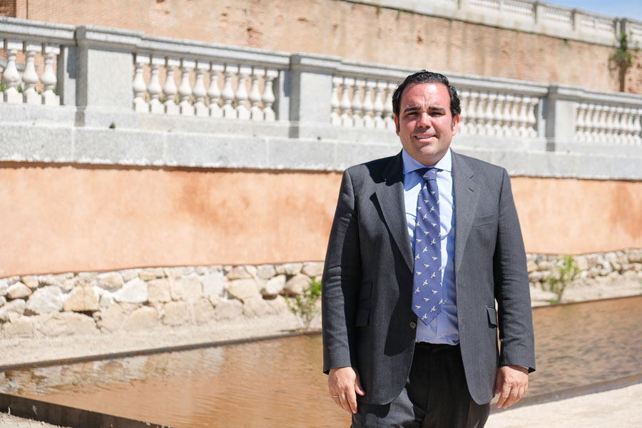 El alcalde de Boadilla se ofrece para acoger las estatuas de Cervantes y Junípero Serra atacadas en San Francisco en nuestro municipio