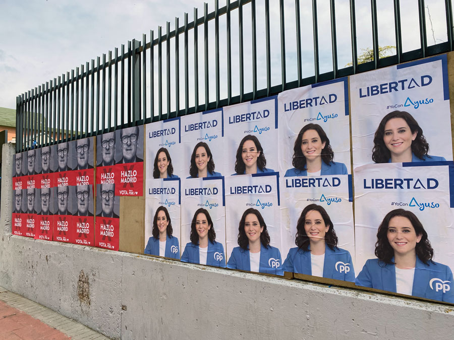 Se inicia oficialmente la campaña electoral para el 4-M en Boadilla del Monte con la pegada de carteles