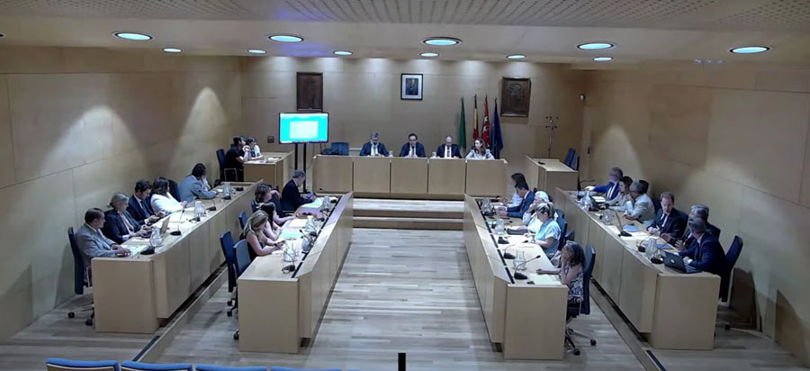 Sorteo para elegir a los miembros de las mesas electorales en el pleno del Ayuntamiento de Boadilla del Monte
