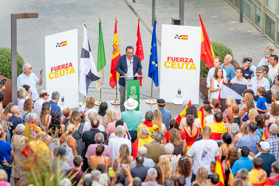 Casi 4.000 vecinos de Boadilla del Monte muestran su apoyo a Ceuta en un multitudinario acto celebrado en el municipio Casi 4.000 vecinos de Boadilla del Monte muestran su apoyo a Ceuta en un multitudinario acto celebrado en el municipio