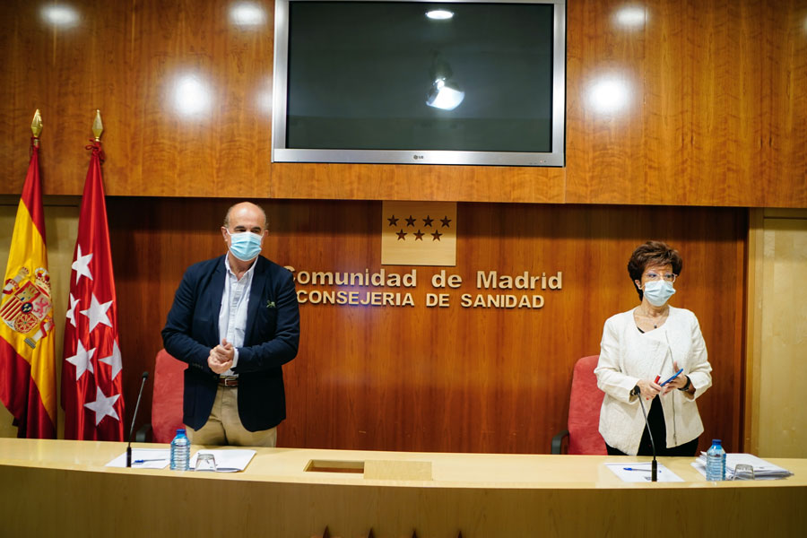 El viceconsejero de Salud Pública de la Comunidad de Madrid y plan Covid-19, Antonio Zapatero, y la directora general de Salud Pública, Elena Andradas