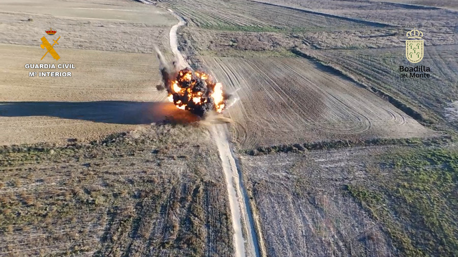 La Guardia Civil destruye una bomba de aviación en Boadilla del Monte