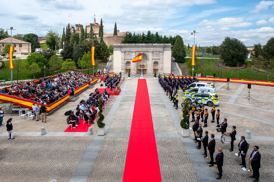 Celebración del Día de la Policía Local y del 50 aniversario del cuerpo en la explanada del Palacio del infante don Luis, en Boadilla del Monte