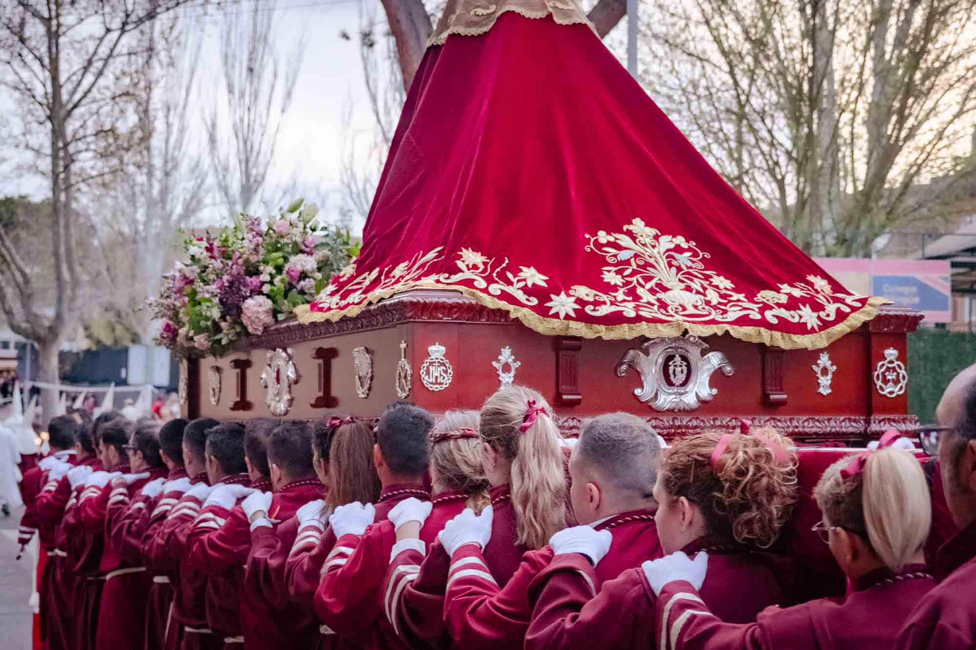 Procesión de la Cofradía de la Santísima Virgen de la Soledad de Boadilla del Monte en la Semana Santa de 2023