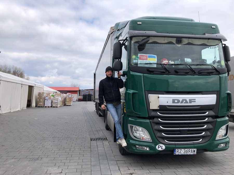 'Juntos por Ucrania' ha enviado, en colaboración con la asociación Hambre Cero, tres tráileres con un total de 72 toneladas de comida a la frontera con Polonia. Padres del Colegio Virgen de Europa de Boadilla del Monte organizan el proyecto 'Juntos por Ucrania'