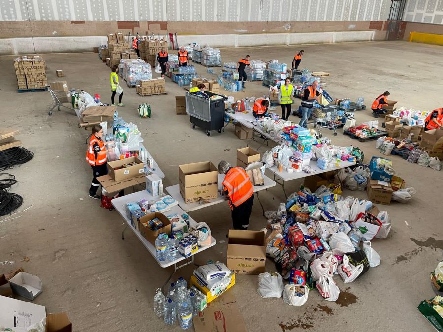Recogida de productos de primera necesidad en Boadilla dl Monte para los afectados por la DANA