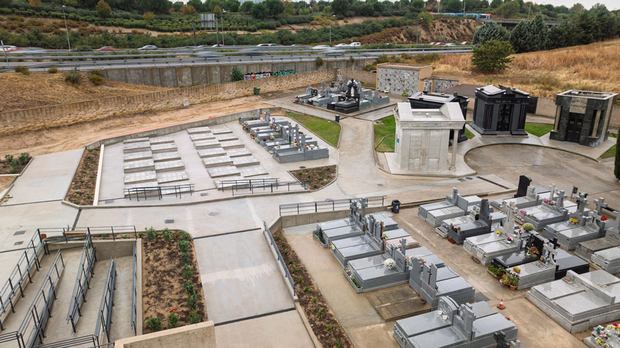 1 de noviembre: misa de Todos los Santos en el cementerio municipal de Boadilla del Monte