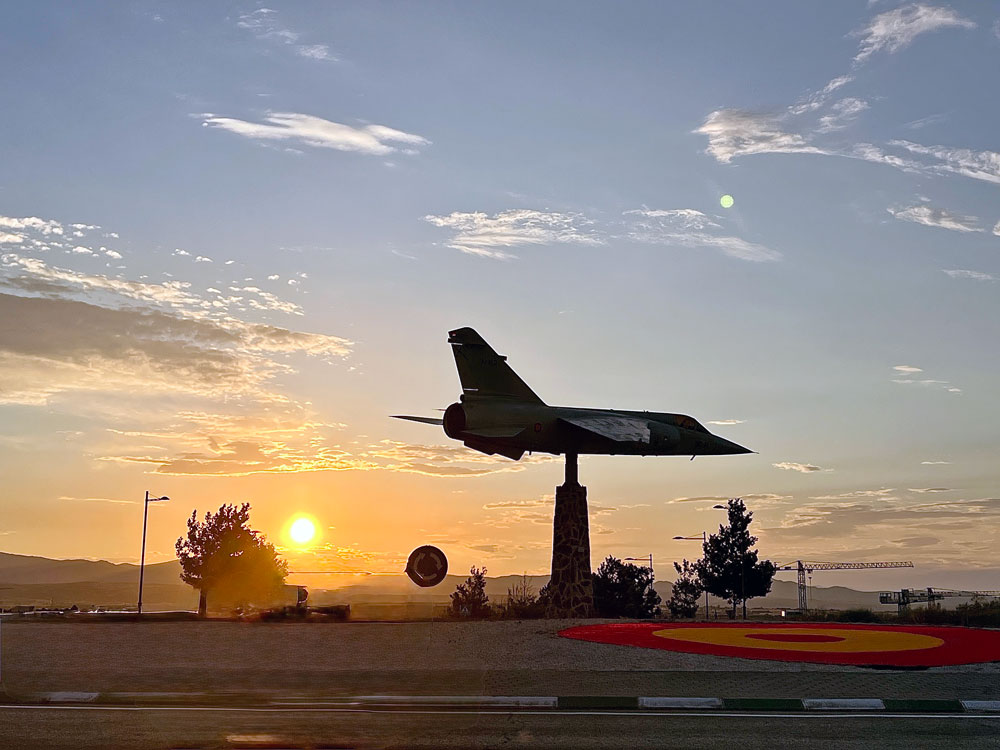 Boadilla del Monte (Madrid). Puesta de sol avenida Víctimas del Terrorismo, en la rotonda del F-11 Boadilla del Monte (Madrid). Puesta de sol avenida Víctimas del Terrorismo, en la rotonda del F-11