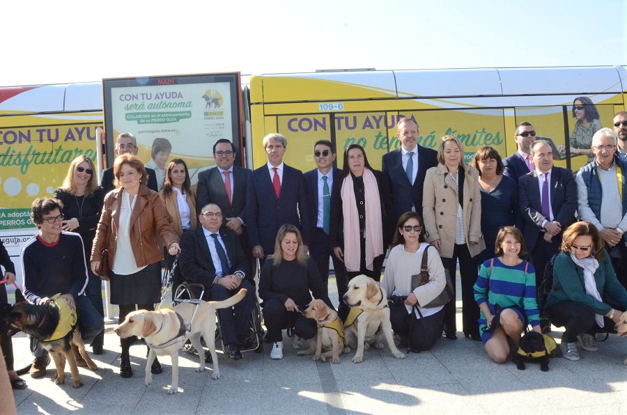 Campaña en Metro Ligero sobre los perros guía.
