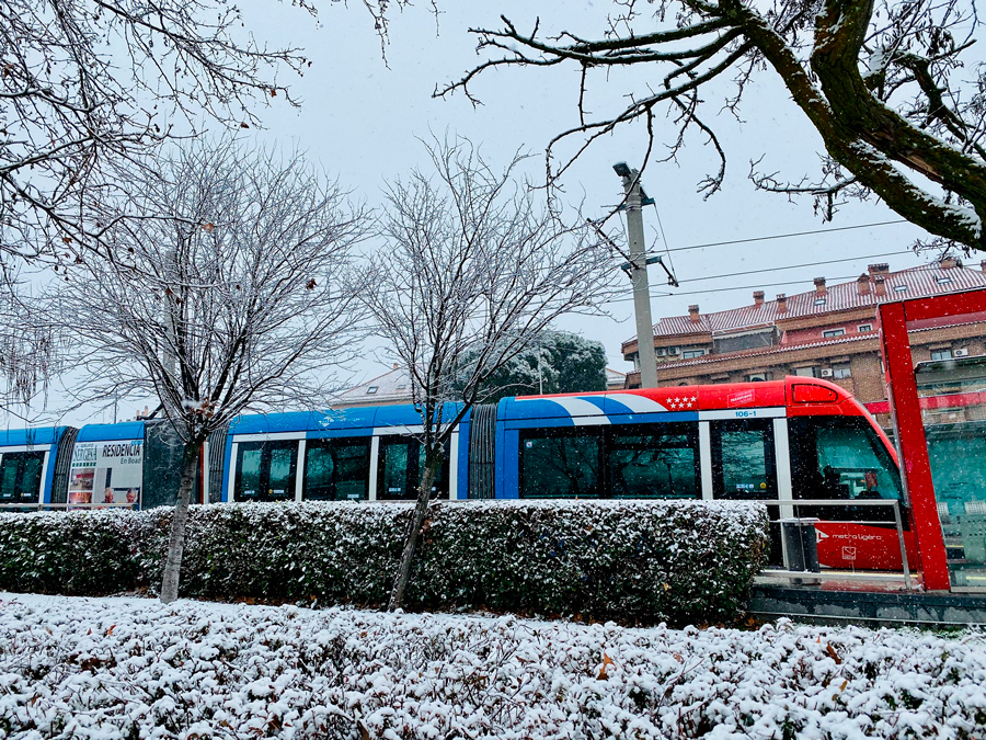 Autobuses y Metro Ligero van volviendo a la normalidad