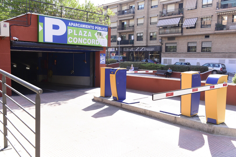 Aparcamiento municipal de la plaza de la Concordia, en el casco antiguo de Boadilla del Monte, y que es gratuito todos los días de 10.00 a 20.00.