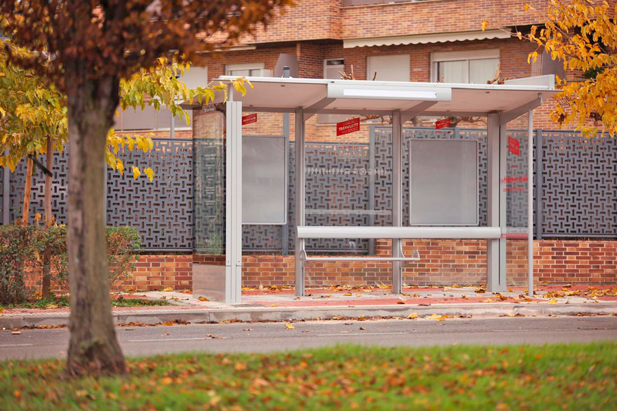 Renovación y mejora de 20 marquesinas de paradas de autobús de Boadilla del Monte