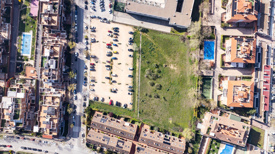 Comienzan las obras de asfaltado en el aparcamiento de Gutiérrez Soto