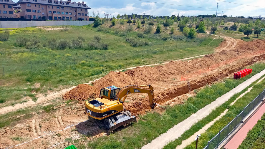 Trabajos de soterramiento de la línea de alta tensión en Valenoso, Boadilla del Monte