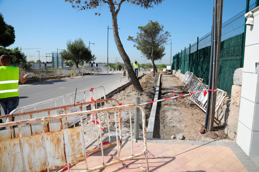 Continúa la última fase del acerado en Parque Boadilla